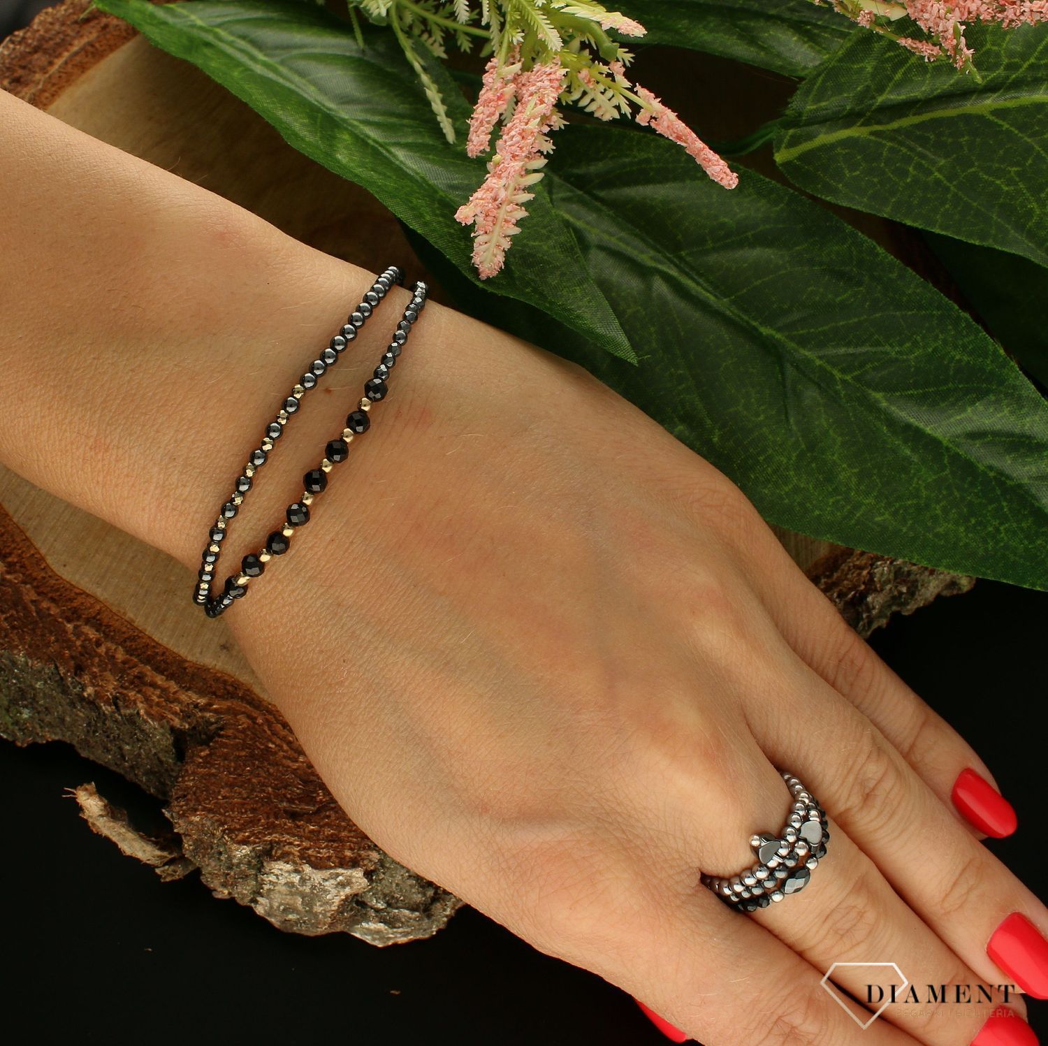 Bransoletka damska na gumce LEMONIQ BS3106v18  to świetny wybór do wielu stylizacji na codzie, jest wyjątkowa i podkreśla Twój styl oryginalną biżuterią. Idealny pomysł na prezent dla kobiet w różnym wiek.jpg