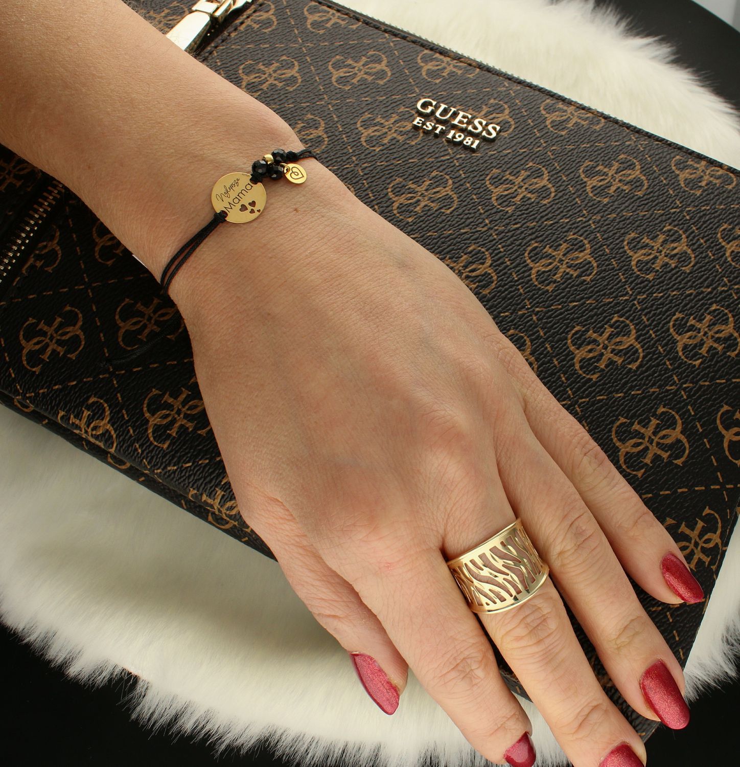 Bransoletka srebrna na czarnym sznurku 'Najlepsza mama' ze spinelem.BS3162v56. To idealny prezent dla mamy. Pragniemy przedstawić ciekawe rozwiązanie dla osób, które chcą uwiecznić swoje zainteresowania w tak niezwykły i ory.jpg