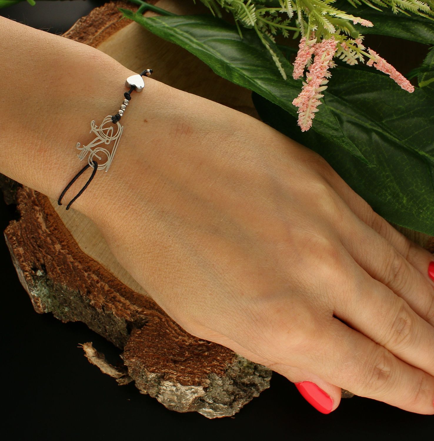 Pragniemy przedstawić ciekawe rozwiązanie dla osób, które chcą uwiecznić swoje zainteresowania w tak niezwykły i oryginalny sposób. Bransoletka z nowej serii biżuterii srebrnej przedstawiająca motywy z zawoda (2).jpg