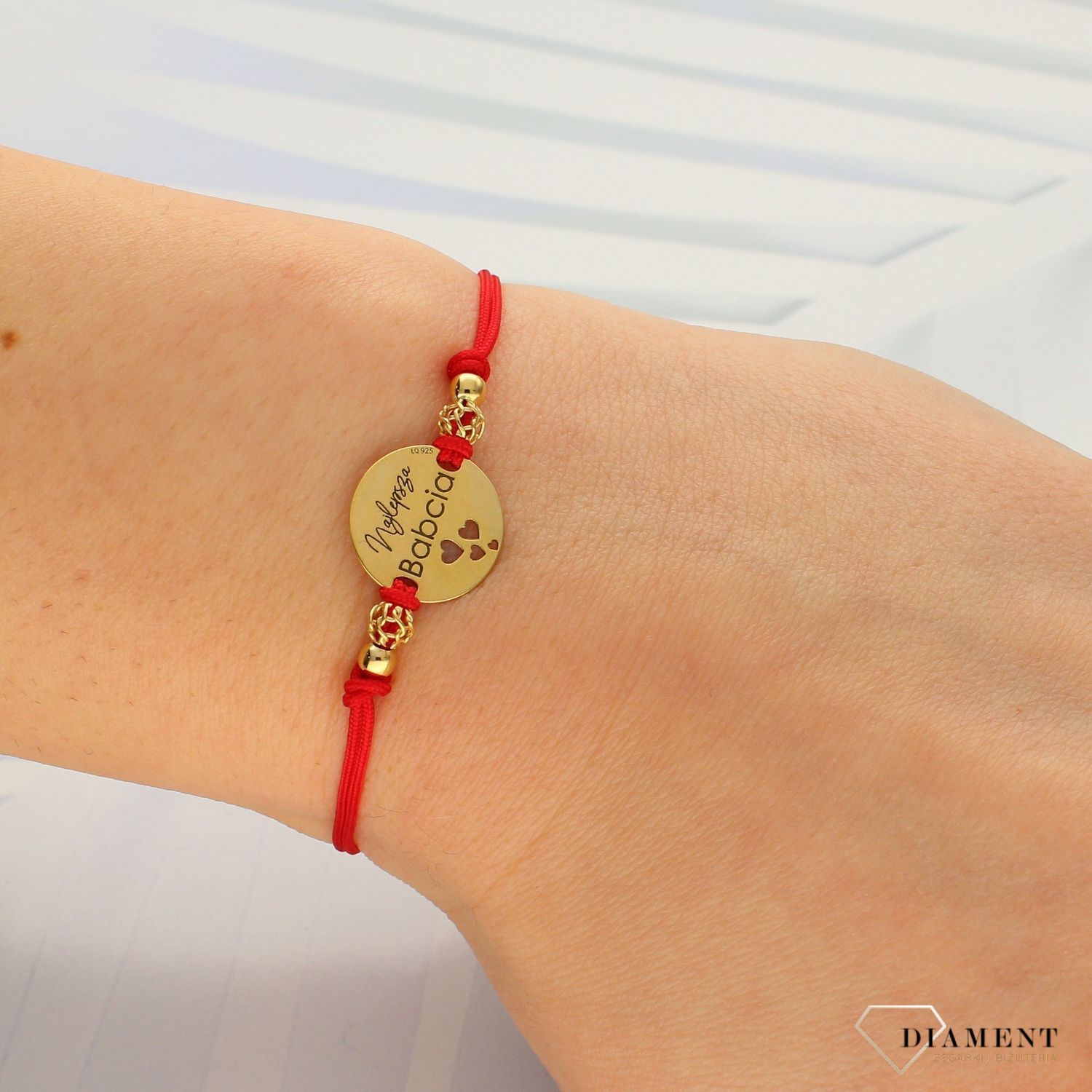 Bransoletka na czerwonym sznureczku Najlepsza Babcia BS3193V5 (1).jpg