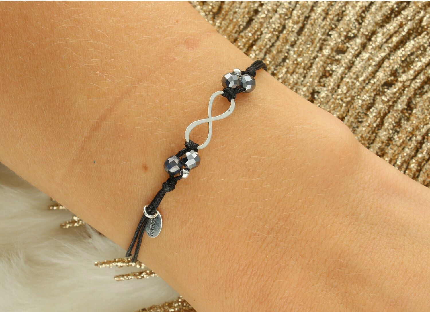 Elegancka bransoletka damska na czarnym sznurku z symbolem nieskończoności ze srebra 925 i naturalnymi kamieniami (krzem, kwarc dymny). Regulowane zapięcie ściągane.1.jpg