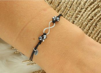 Elegancka bransoletka damska na czarnym sznurku z symbolem nieskończoności ze srebra 925 i naturalnymi kamieniami (krzem, kwarc dymny). Regulowane zapięcie ściągane.2.jpg