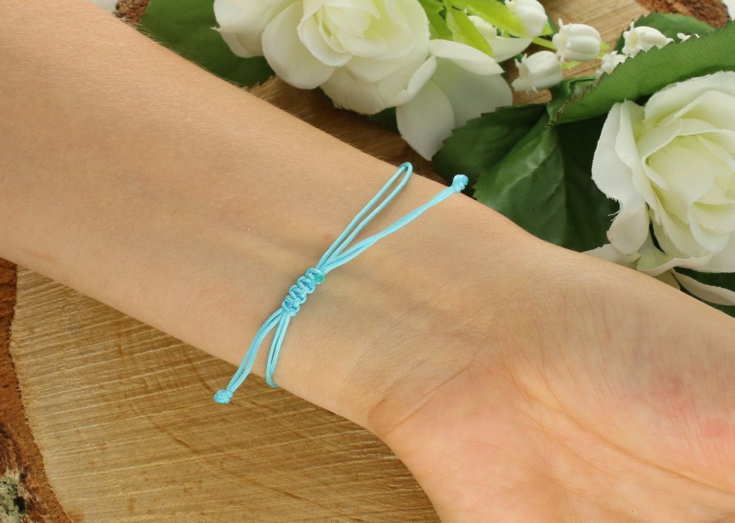 Bransoletka srebrna 925 BS3245v54 na niebieskim sznureczku, z wiszącą zawieszką serduszkiem 1,0 cm x 9 mm. Regulowane zapięcie. Delikatna, romantyczna biżuteria na co dzień lub na prezent.1.jpg