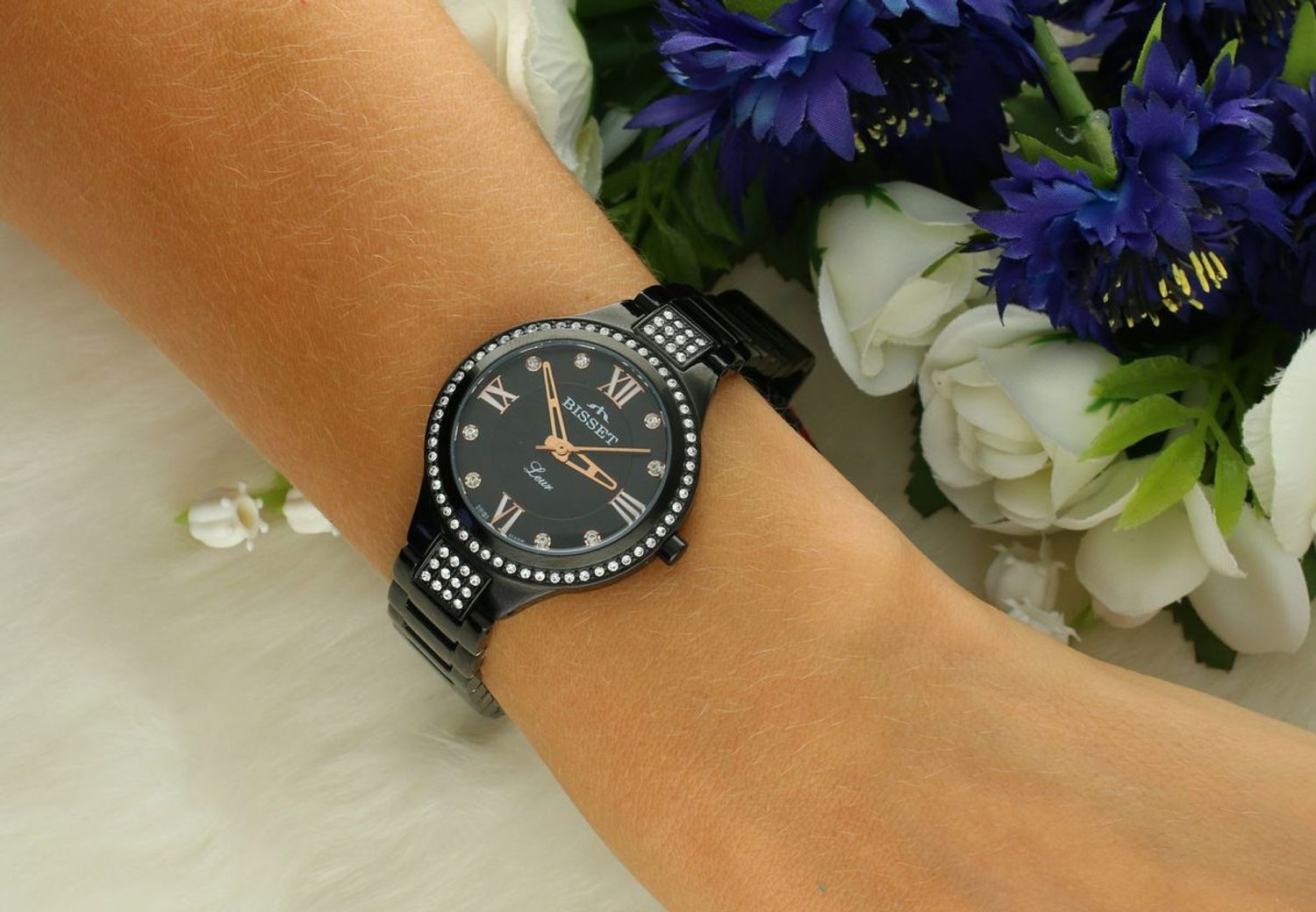 Poznaj zegarek damski Bisset Maudith BSBE06BWBZ03BX – elegancki model z czarnej stali szlachetnej, zdobiony cyrkoniami. W zestawie oryginalne pudełko, instrukcja i 2-letnia gwarancja. Idealny na 1.jpg