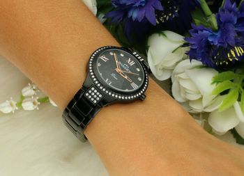 Poznaj zegarek damski Bisset Maudith BSBE06BWBZ03BX – elegancki model z czarnej stali szlachetnej, zdobiony cyrkoniami. W zestawie oryginalne pudełko, instrukcja i 2-letnia gwarancja. Idealny na prezent!3.jpg