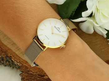 Bisset BSBF32GISX03B3 – elegancki szwajcarski zegarek klasyczny z białą tarczą, złotą kopertą i szafirowym szkłem. Bransoleta G-Link umożliwia samodzielną regulację długości.5.jpg