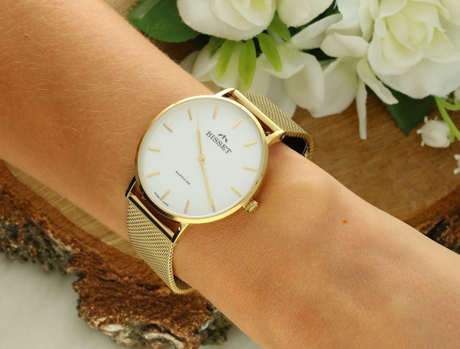 Bisset Brienz BSBF33GISX03B1 – elegancki damski zegarek klasyczny z białą tarczą, złotą kopertą i bransoletką mesh ze stali nierdzewnej. Szkło szafirowe i wodoszczelność 3 ATM.1.jpg