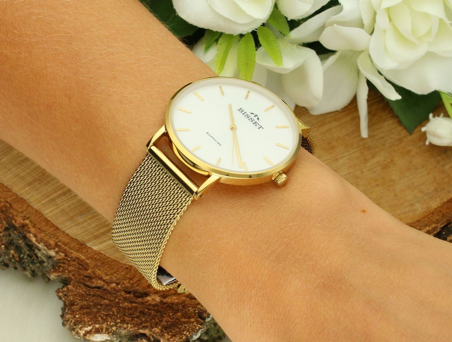 Bisset Brienz BSBF33GISX03B1 – elegancki damski zegarek klasyczny z białą tarczą, złotą kopertą i bransoletką mesh ze stali nierdzewnej. Szkło szafirowe i wodoszczelność 3 ATM.1.jpg