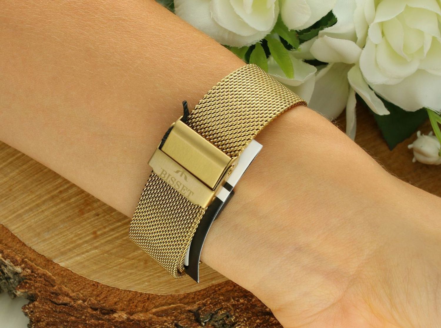 Bisset Brienz BSBF33GISX03B1 – elegancki damski zegarek klasyczny z białą tarczą, złotą kopertą i bransoletką mesh ze stali nierdzewnej. Szkło szafirowe i wodoszczelność 3 ATM.1.jpg