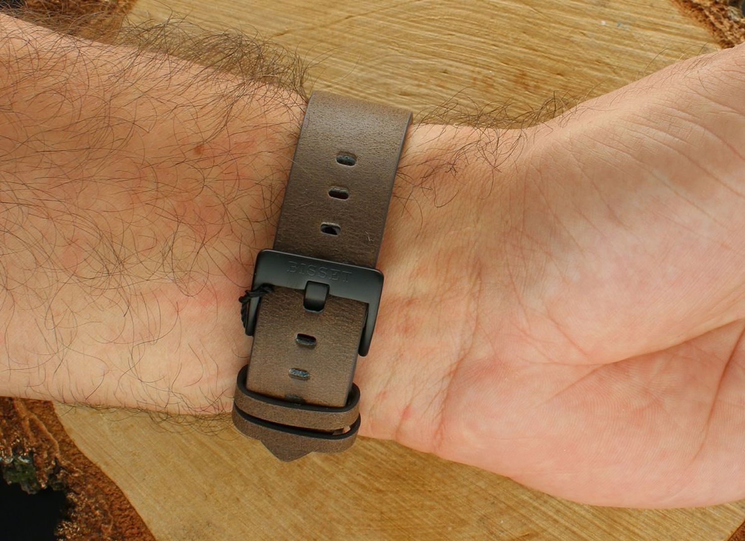 Męski zegarek Bisset BSCF25BIVX03BX z tytanową kopertą, skórzanym paskiem i szafirowym szkłem. Swiss Made, mechanizm kwarcowy, wodoszczelność 30M – idealny dla alergików i miłośników klasyki.1.jpg