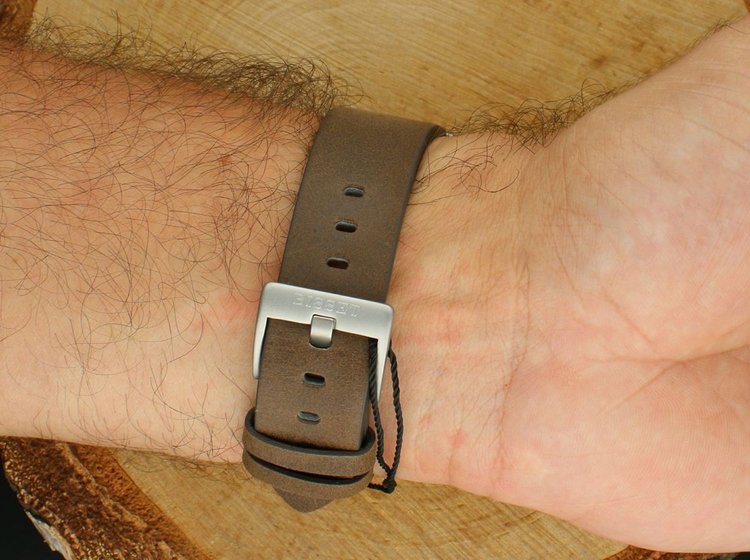 Męski zegarek Bisset Antorn z tytanową kopertą, skórzanym paskiem i mechanizmem RONDA SWISS EOL. Szafirowe szkło, wodoszczelność 30M, ponadczasowa elegancja i lekkość.1.jpg