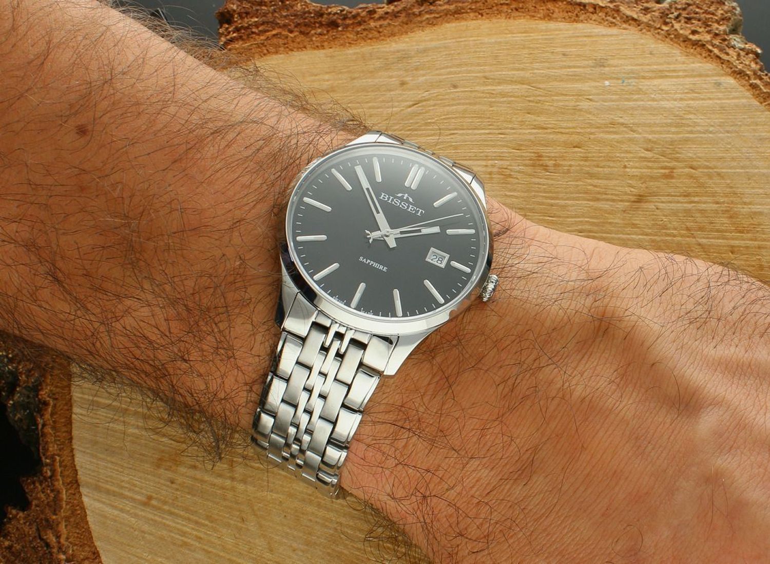 Męski zegarek Bisset BSDF38SIBX03BX z mechanizmem kwarcowym, szafirowym szkłem i stalową bransoletą. Swiss Made, czarna tarcza, datownik – klasyka i funkcjonalność w jednym.1.webp