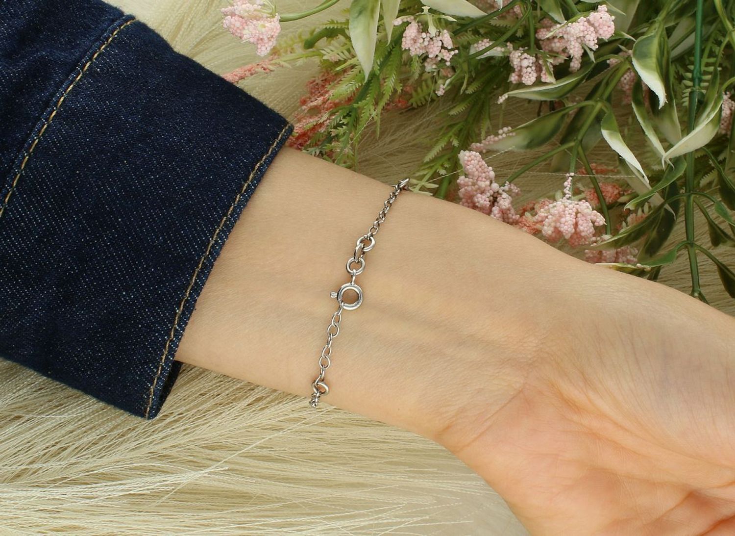 Srebrna bransoletka dziecięca 925 z blaszką do grawerowania i kolorową zawieszką balonikiem. Waga 2,49 g, długość 14-16 cm. Idealny prezent dla dziecka!1.jpg