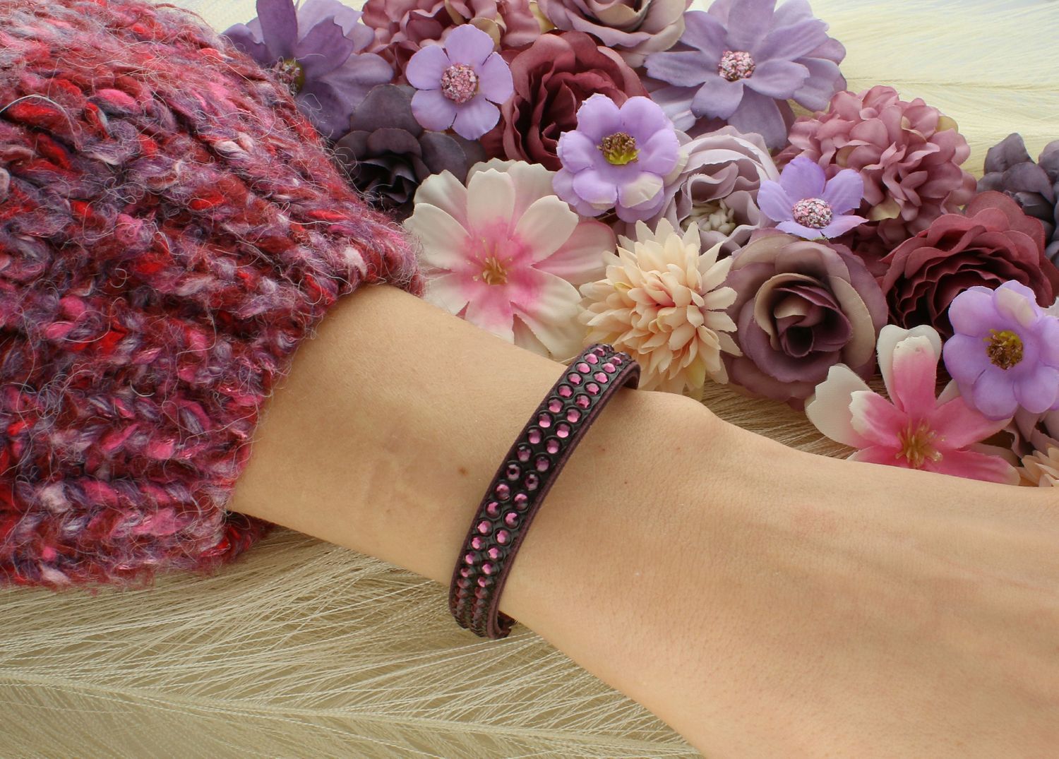 Bransoletka damska Spark fioletowa BTEX2VAM Must-have dla wielbicieli efektownego stylu. Bransoletka z miękkiej tkaniny Alcantara® w fioletowym odcieniu mieniąca się błyszczącymi fioletowymi 1.jpg