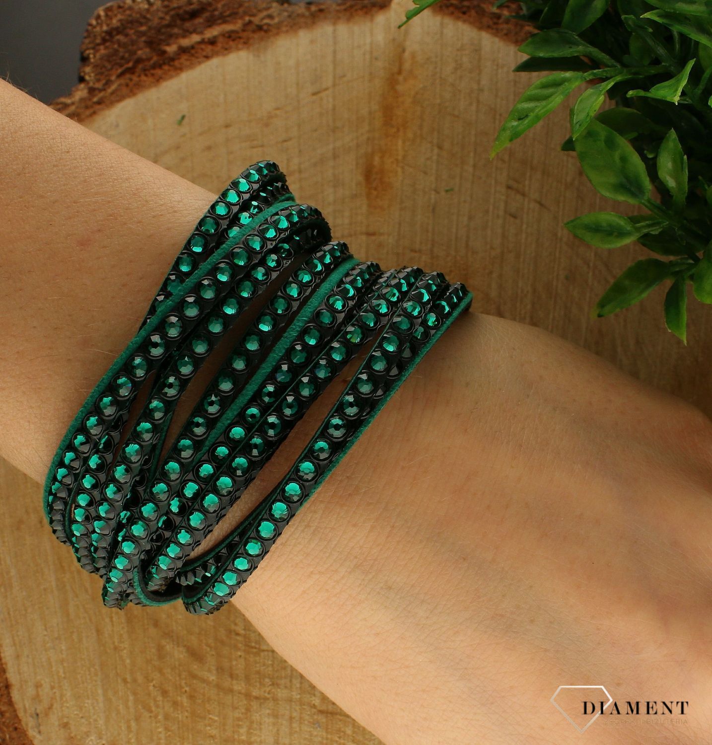 Bransoletka damska Swarovski zielona Gallant Tall z kryształkami BTEX5EMEM. Bransoletka damska szeroka. Bransoletka damska Spark. Bransoletka z alcantary. Bransoletka damska z kryształkami Swarovskiego..jpg