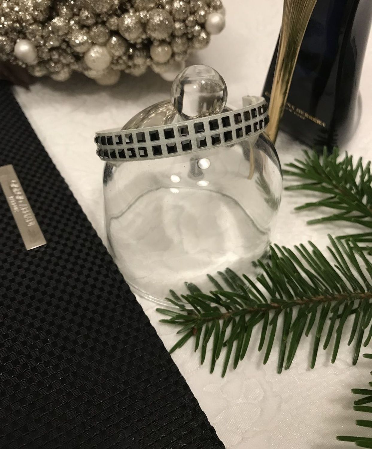 Bransoletka Swarovski szara z grafitowymi kwadracikami Bransoletki Swarovski w sklepie z oryginalną biżuterią Swarovski wyprodukowaną w Polsce.5.jpg