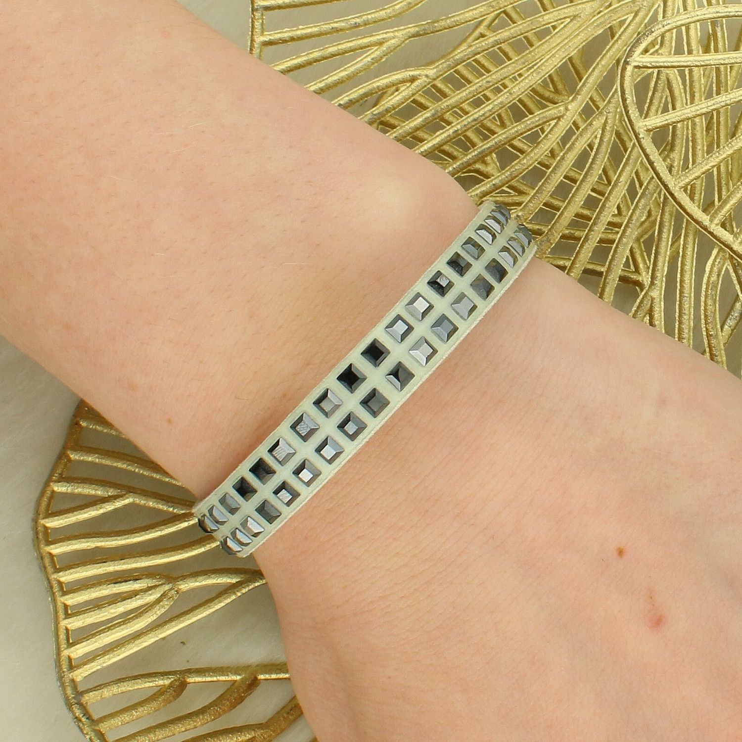 Bransoletka Swarovski szara z grafitowymi kwadracikami Bransoletki Swarovski w sklepie z oryginalną biżuterią Swarovski wyprodukowaną w Polsce.5.jpg