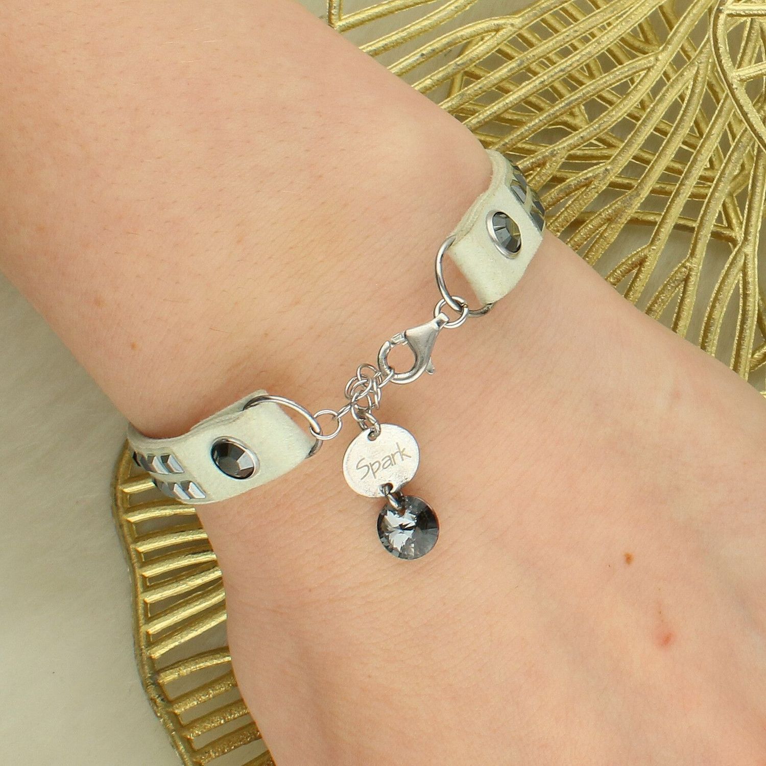 Bransoletka Swarovski szara z grafitowymi kwadracikami Bransoletki Swarovski w sklepie z oryginalną biżuterią Swarovski wyprodukowaną w Polsce.5.jpg