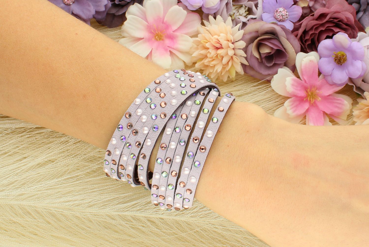 Bransoletka wykonana z różowej Alcantary® oraz ekskluzywnych kryształów w kolorze różowym Penta BTR5PL2 Bransoletka wykonana z różowej Alcantary® oraz ekskluzywnych kryształów w kolorze różowym i perełkami1.jpg