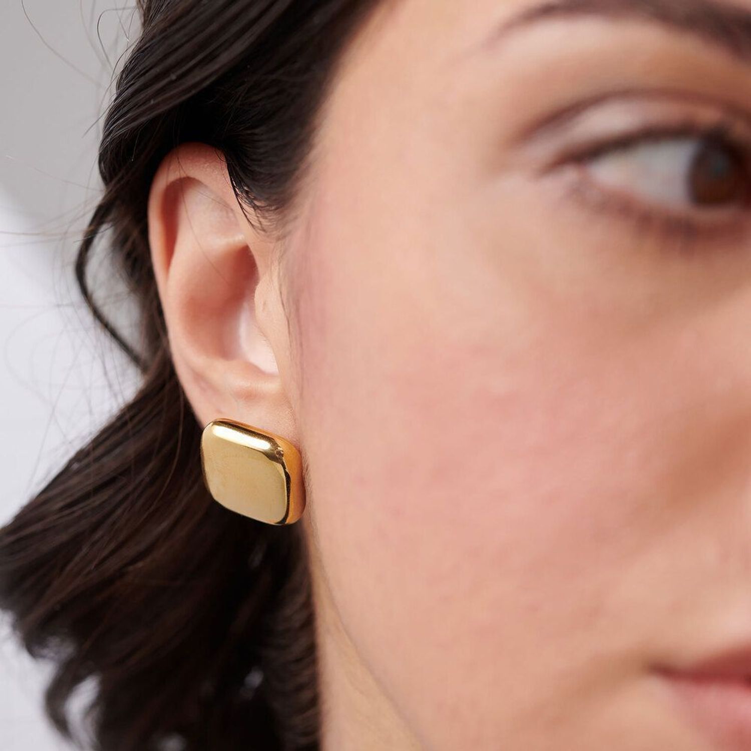 Odkryj kolczyki Brosway MUSE ze stali 316L pokryte złotem PVD. Nowoczesny design, elegancja i jakość – idealne na co dzień i na prezent.1.jpg