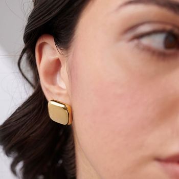 Odkryj kolczyki Brosway MUSE ze stali 316L pokryte złotem PVD. Nowoczesny design, elegancja i jakość – idealne na co dzień i na prezent.3.jpg