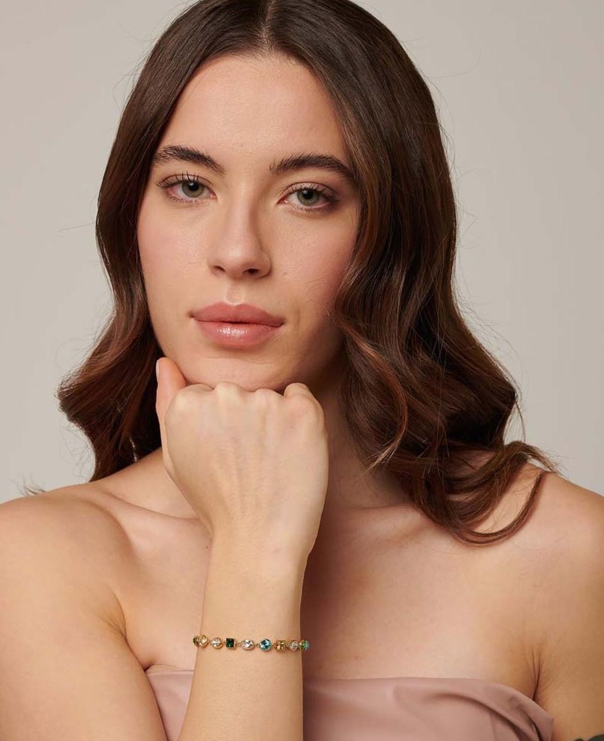 Bransoletka damska stalowa Brosway Symphonia Cyrkonie w różnych kształtach i kolorach BYM171.png