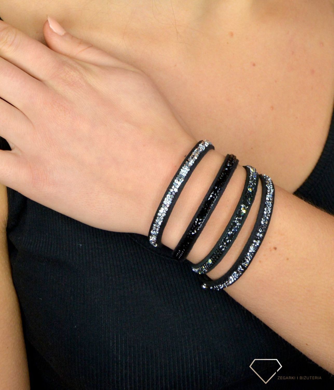 Bransoletka czarna z opalizującymi kryształami Swarovski Rock Tennis AURORE BOREALE BZRK1CZAB.jpg