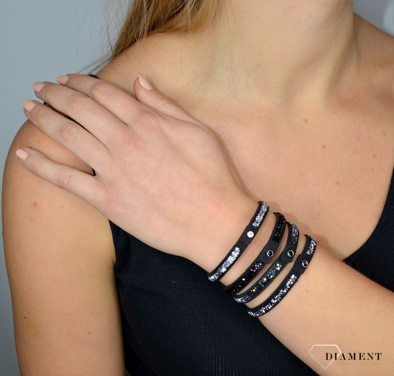 Bransoletka czarna z opalizującymi kryształami Swarovski Rock Tennis AURORE BOREALE BZRK1CZAB.jpg