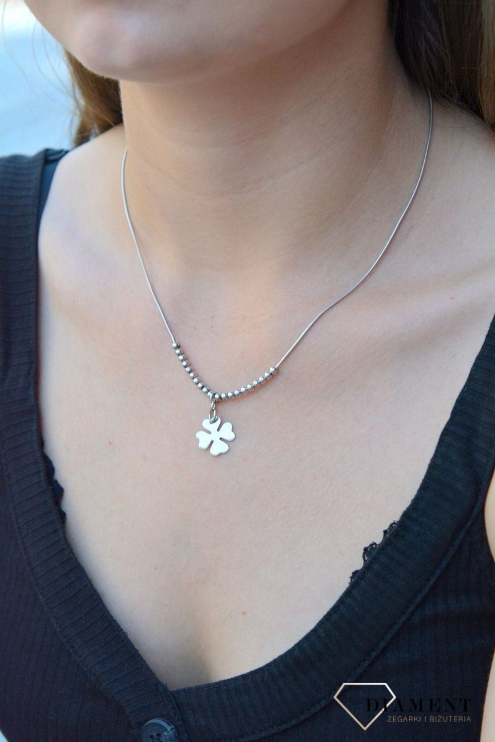 Naszyjnik srebrny celebrytka z koniczynką CRM21419Q0103. Naszyjnik srebrny damski. Naszyjnik srebrny celebrytka. Naszyjniki srebrny z koniczynką. Naszyjnik srebrny damski. Naszyjnik srebrny idealny (2).jpg