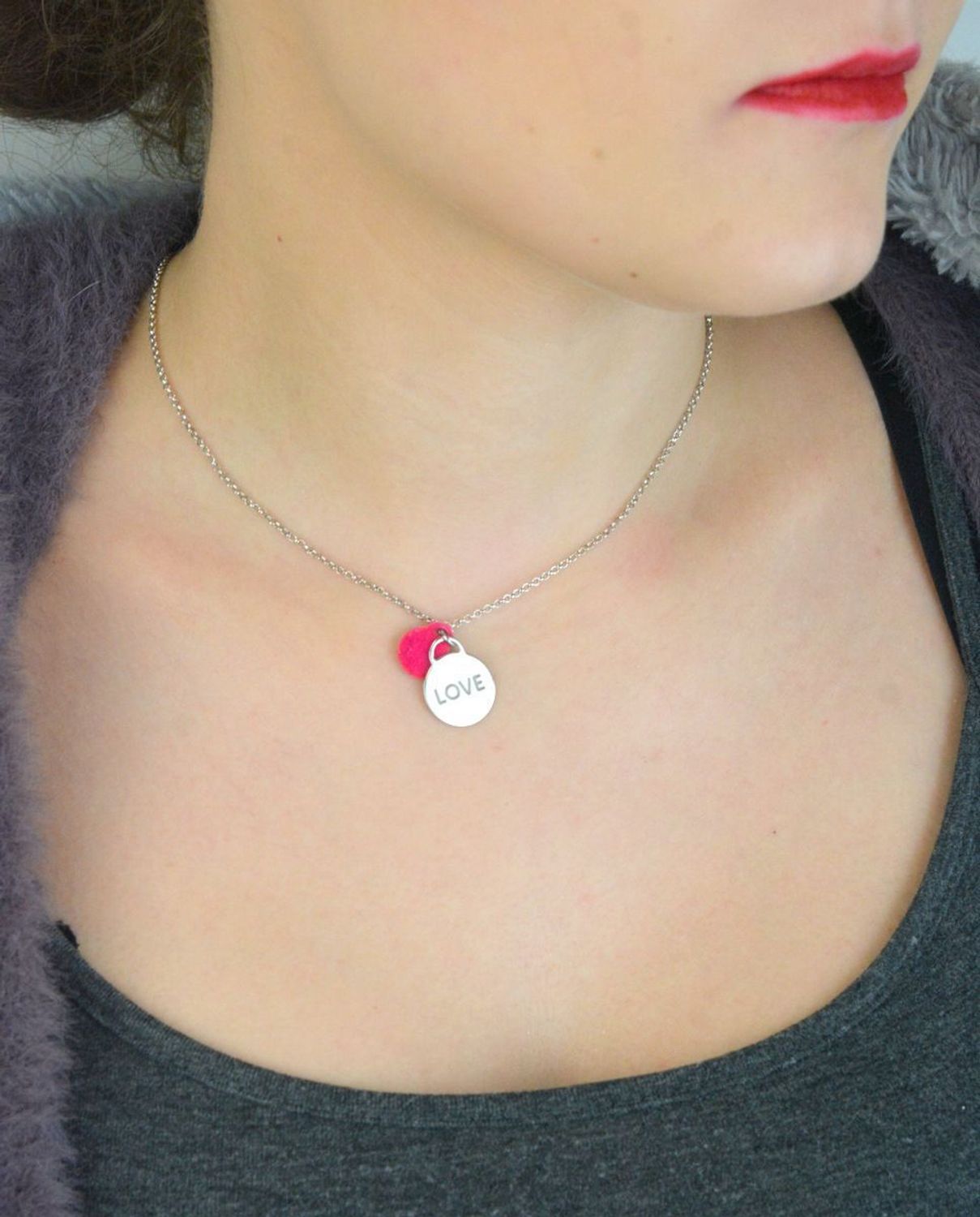 Naszyjnik srebrny Dall'Acqua z zawieszkami – LOVE & różowa CRMCL15731072 Delikatny i stylowy naszyjnik włoskiej marki Dall'Acqua, wykonany ze srebra próby 925, to idealne połączenie 1.jpg