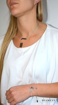 Srebrny naszyjnik CRM74045 .  Naszyjnik z gładka blaszką oraz ruchomym elementem jakim jest jaskółka.  (4).JPG