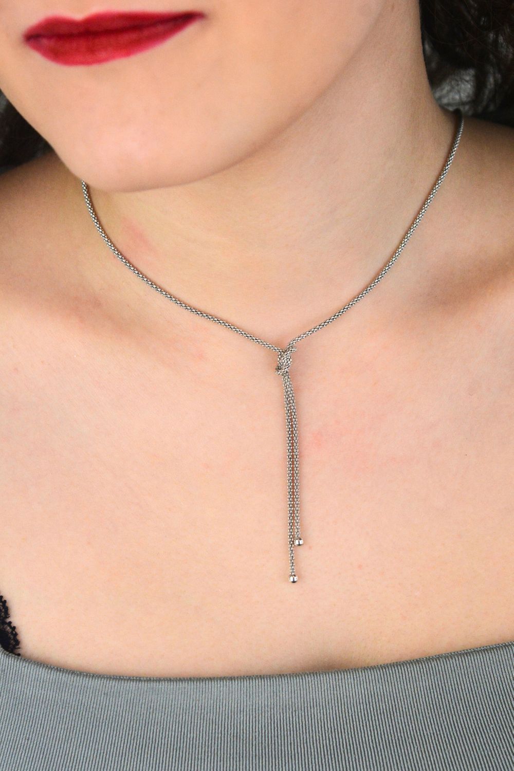 Stylowy srebrny naszyjnik krawatka z regulowaną długością 47 + 6 cm. Próba 925, waga 4,50 g. Elegancka biżuteria dla kobiet z klasą.1.jpg