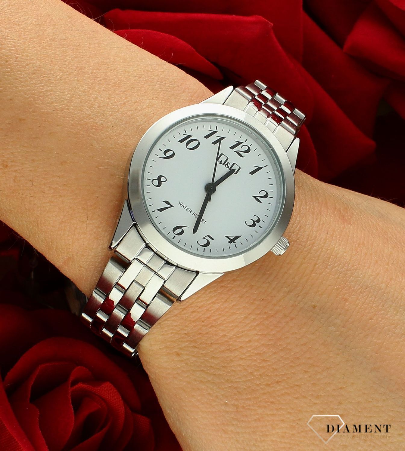 Zegarek damski QQ na srebrnej bransolecie C01A-001P. Zegarek damski na bransolecie. Zegarek damski QQ w srebrnym kolorze. Zegarek damski klasyczny na bransolecie. Zegarek damski QQ na prezent..jpg