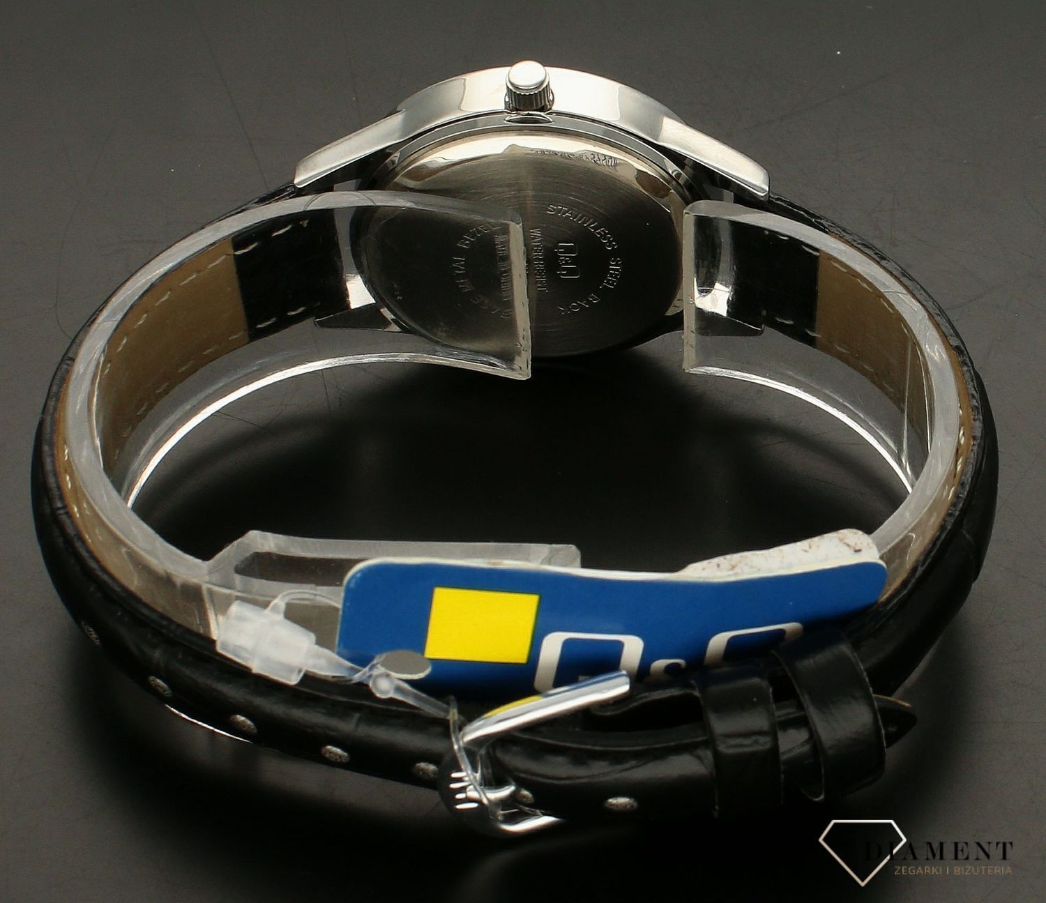 Zegarek damski QQ czarny pasek Klasyczna tarcza z cyframi C01A-007P. Zegarek kwarcowy zasilany za pomocą baterii. Czytelna i wyraźna tarcza z cyframi arabskimi. Zegarek damski na czarnym pasku..jpg