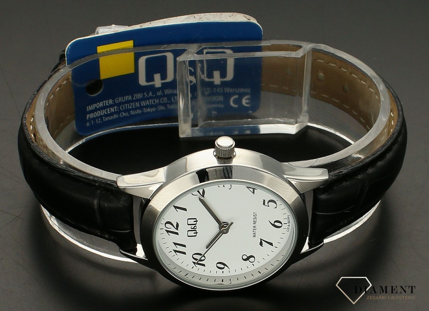 Zegarek damski QQ czarny pasek Klasyczna tarcza z cyframi C01A-007P. Zegarek kwarcowy zasilany za pomocą baterii. Czytelna i wyraźna tarcza z cyframi arabskimi. Zegarek damski na czarnym pasku..jpg