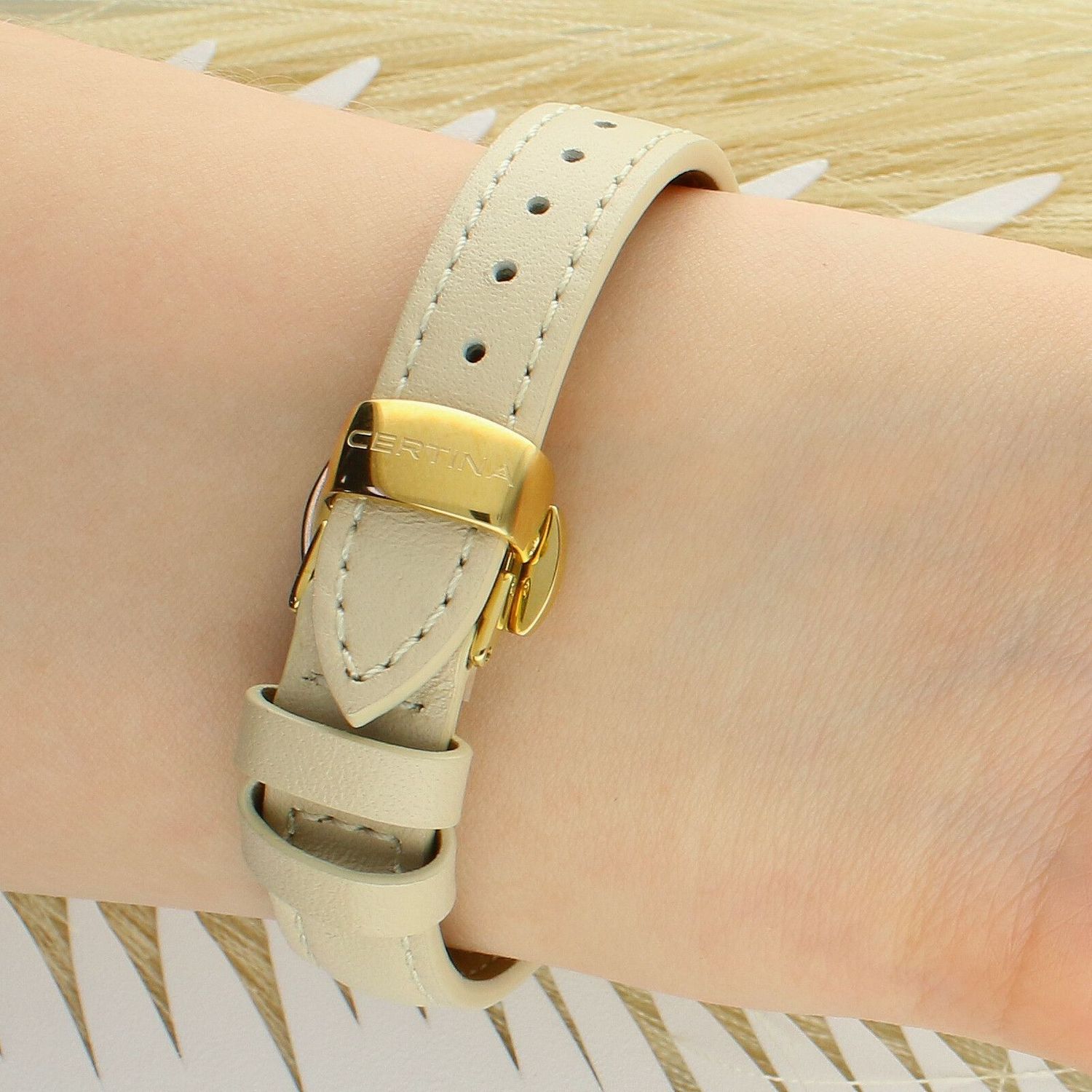 Zegarek damski Certina DS-2 Lady C024.207.36.111.00. Zegarek damski Certina. Damski zegarek z masą perłową. Damski zegarek elegancki na pasku. Zegarek damski szwajcarski. Zegarek damski Certina na pasku idealny na prezent (4).jpg