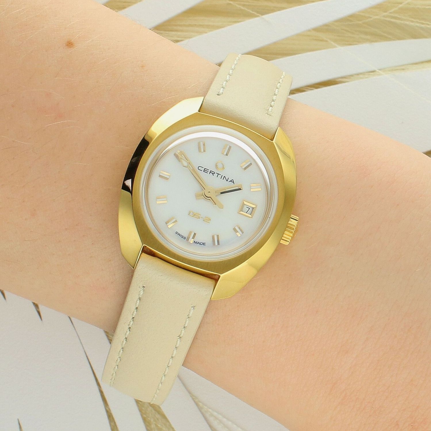 Zegarek damski Certina DS-2 Lady C024.207.36.111.00. Zegarek damski Certina. Damski zegarek z masą perłową. Damski zegarek elegancki na pasku. Zegarek damski szwajcarski. Zegarek damski Certina na pasku idealny na prezent (4).jpg