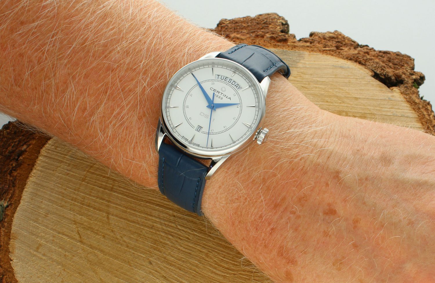 Zegarek męski Certina DS-1 Day Date C029.430.16.011.00 to model stworzony dla mężczyzn, którzy szukają funkcjonalnego i eleganckiego dodatku do swojej garderoby. Powermatic 80 to mechanizm, który oferuje luksus 1.jpg