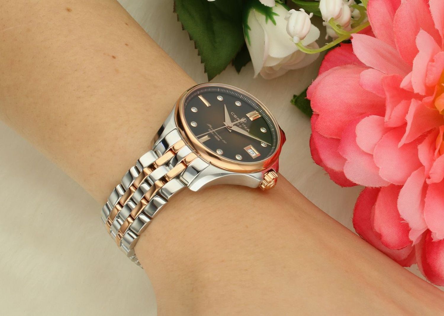 Poznaj Certina Aqua DS Action Lady Powermatic 80 – damski zegarek z brązową tarczą z masy perłowej, 8 diamentami, mechanizmem automatycznym ETA Powermatic 80, wodoszczelnością 20 ATM i szafirowym.jpg