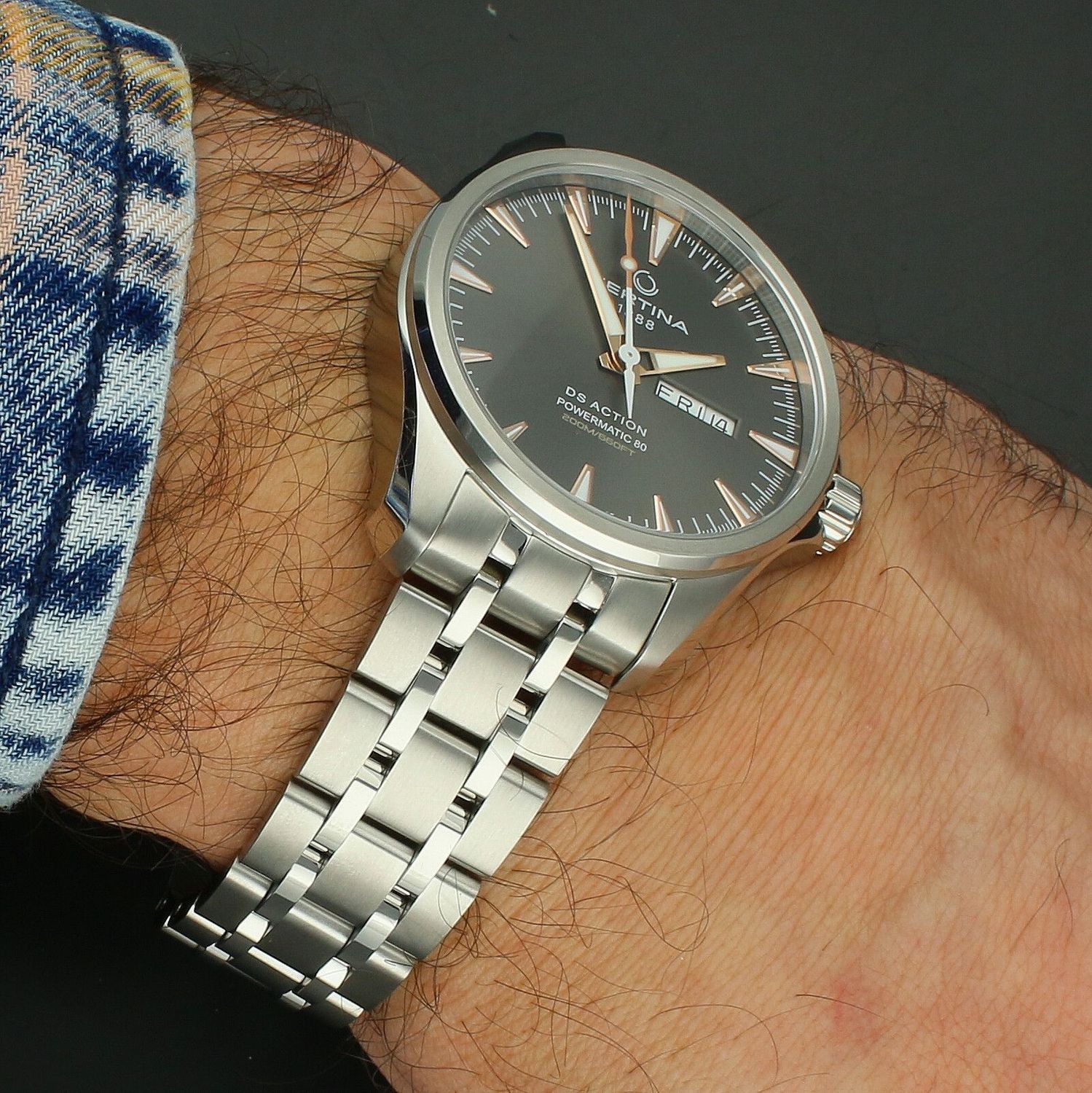 Zegarek męski Certina DS Action Day-Date C032.430.11.081.01 wyposażony jest w mechanizm automatyczny POWERMATIC 80, który gromadzi energię dzięki wahnikowi. Zegarek męski sportowy. Zegarek do nurkowania. Zegarek idealny na prezent..jpg