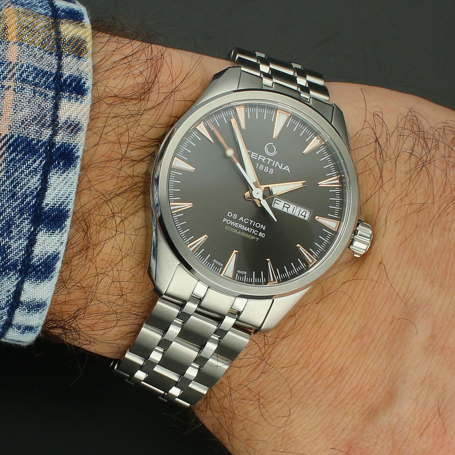 Zegarek męski Certina DS Action Day-Date C032.430.11.081.01 wyposażony jest w mechanizm automatyczny POWERMATIC 80, który gromadzi energię dzięki wahnikowi. Zegarek męski sportowy. Zegarek do nurkowania. Zegarek idealny na prezent..jpg