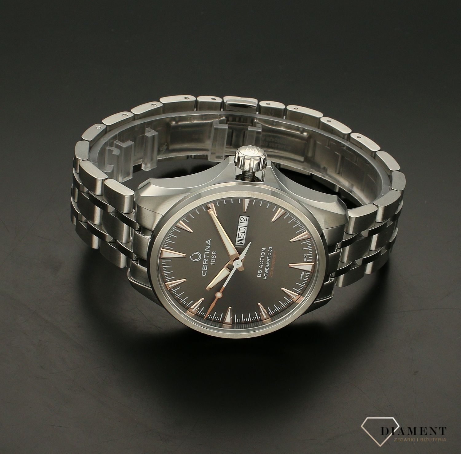 Zegarek męski Certina DS Action Day-Date C032.430.11.081.01 wyposażony jest w mechanizm automatyczny POWERMATIC 80, który gromadzi energię dzięki wahnikowi. Zegarek męski sportowy. Zegarek do nurkowania. Zegarek idealny na prezent..jpg
