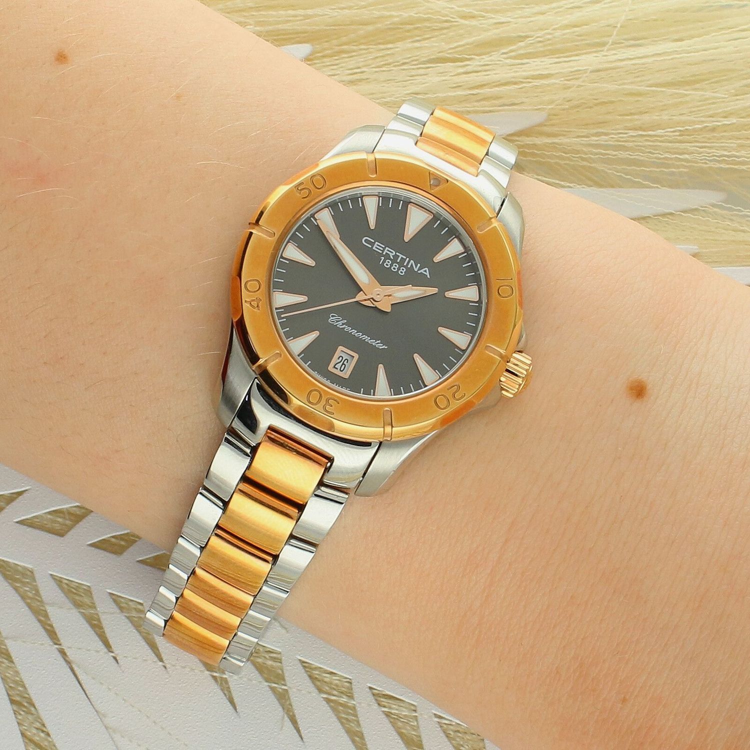 Zegarek damski na bransolecie z różowym złotem Action 'Ciemna perła' C032.951.22.081.00.jpg