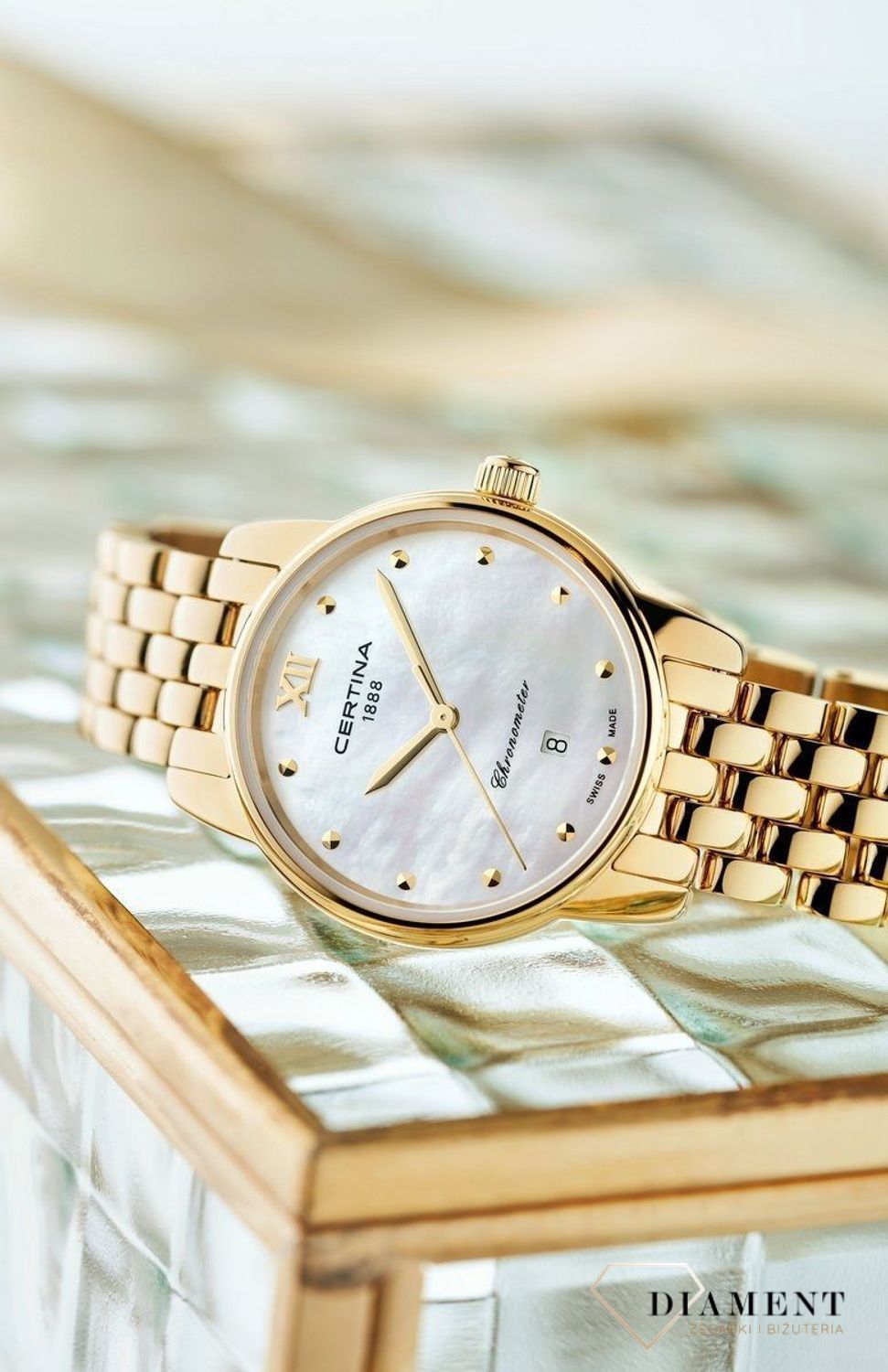 Zegarek damski Certina DS-8 Lady C033.051.33.118.00. Zegarek wyposażony w system DS, czyli podwójne zabezpieczenie. Zegarek z perłową tarczą. Damski zegarek z wysoką wodoszczelnością. Zegarek idealny na prezent.  (3).jpg