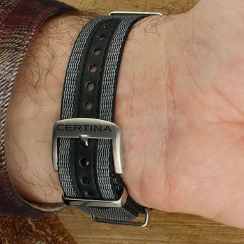 Certina DS PH500M Automatic C037.407.18.050.00 – męski zegarek nurkowy 500M zapięcie.jpg