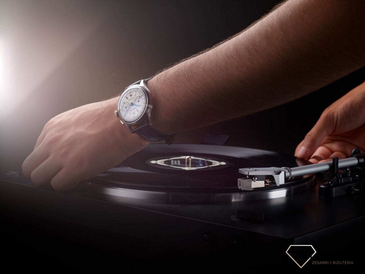 Zegarek męski mechaniczny a automatycznym naciągiem Certina na czarnym pasku C038.462.16.037.00.jpg