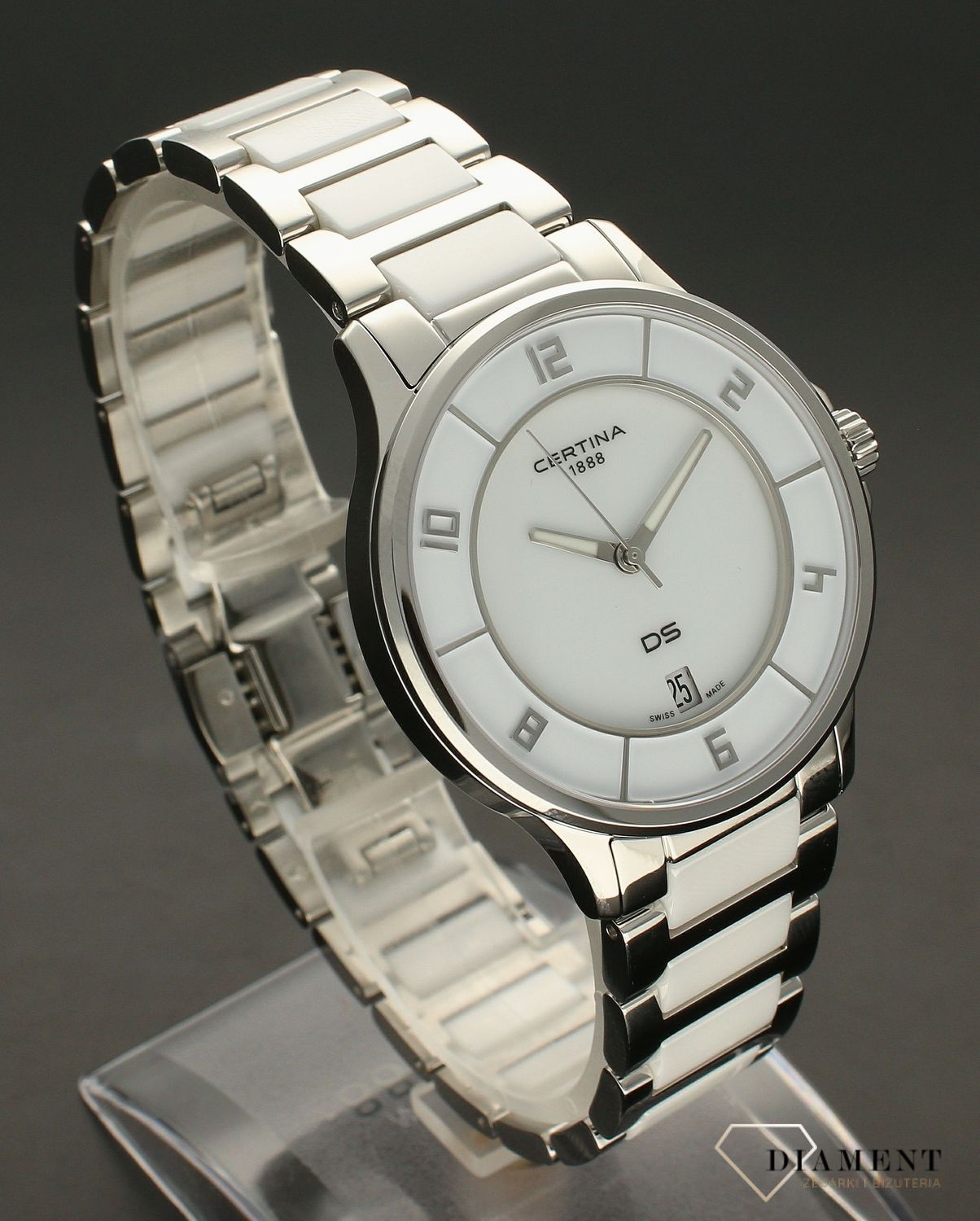 Damski zegarek Certina C039.251.11.017.00 z kolekcji Ds DS-6 Ceramic wyposażony jest w kwarcowy mechanizm, zasilany za pomocą baterii. Posiada bardzo wysoką dokładność mierzenia czasu +- 10 sekund w przeciągu 30 dni..webp