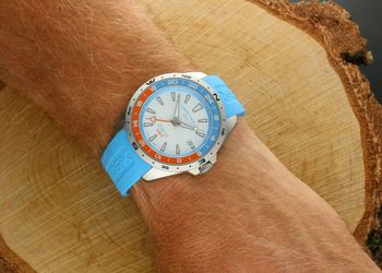 Zegarek Certina DS-X GMT C047.452.17.011.00 z mechanizmem ETA, funkcją GMT i systemem antywstrząsowym. Wodoszczelny do 200 m, z kompasem i szafirowym szkłem. Idealny na przygody! (2).jpg