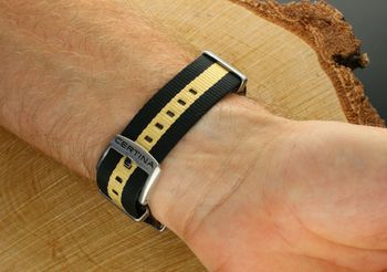 Odkryj zegarek nurkowy Certina DS Action Diver 40.5 mm z mechanizmem Powermatic 80 i rezerwą chodu do 80 godzin. Wodoszczelny do 300 m, z certyfikatem ISO 6425. Sprawdź teraz! (1).jpg