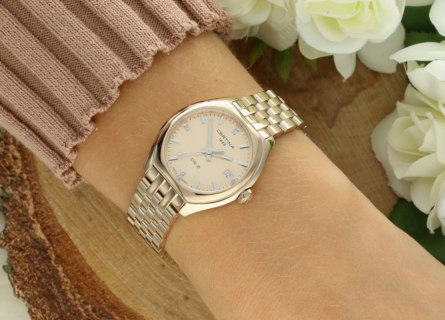 Pozłacany zegarek damski Certina DS-2 Lady C049.210.33.026.00. Złota koperta i bransoleta PVD, 7 diamentów na tarczy, szkło szafirowe, wodoszczelność 100 m. Elegancja i precyzja Swiss Made.1.jpg